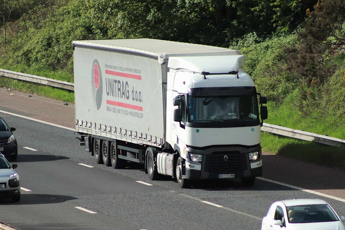 Camion Tautliner sur autoroute
